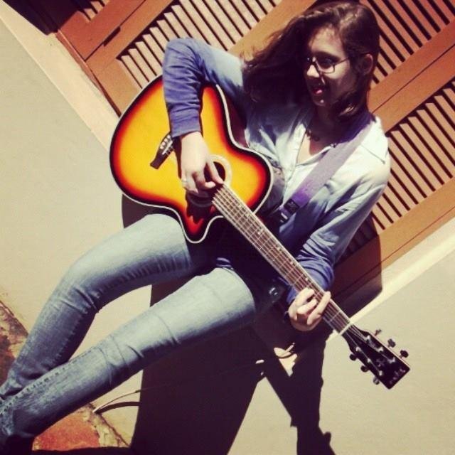 Garota animada, feliz, sonhadora, apaixonada pela vida! Deus acima de tudo, curto música, violão, amo meu namorado Pedro Alberto e minha família 3