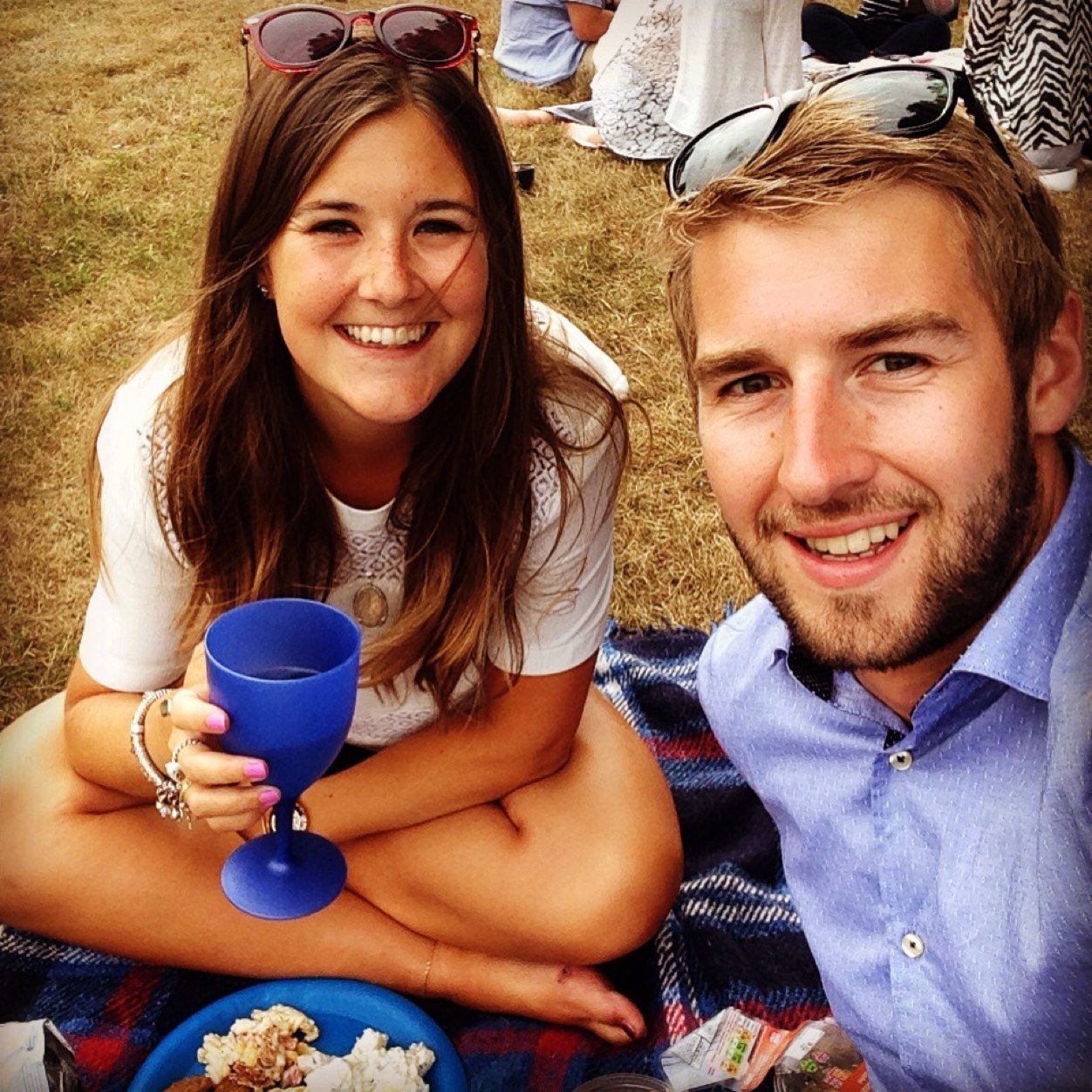 JCchezz's profile picture. English Lit grad. Business newbee. Love tea, books and dogs.