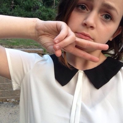 follow @ayegatto because she just gave you this free follow (:
