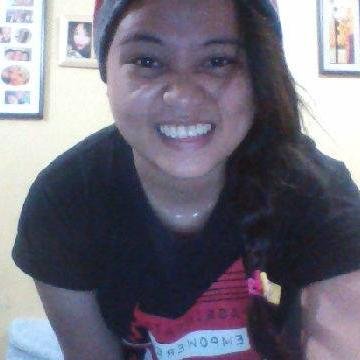 chloievelarde's profile picture. been breathing for 19 years now.