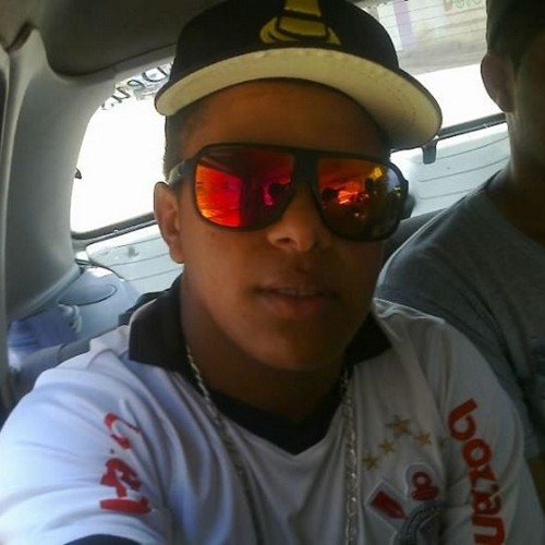 Sou um cara alegre,que procura sempre fazer amizades e ser humildes