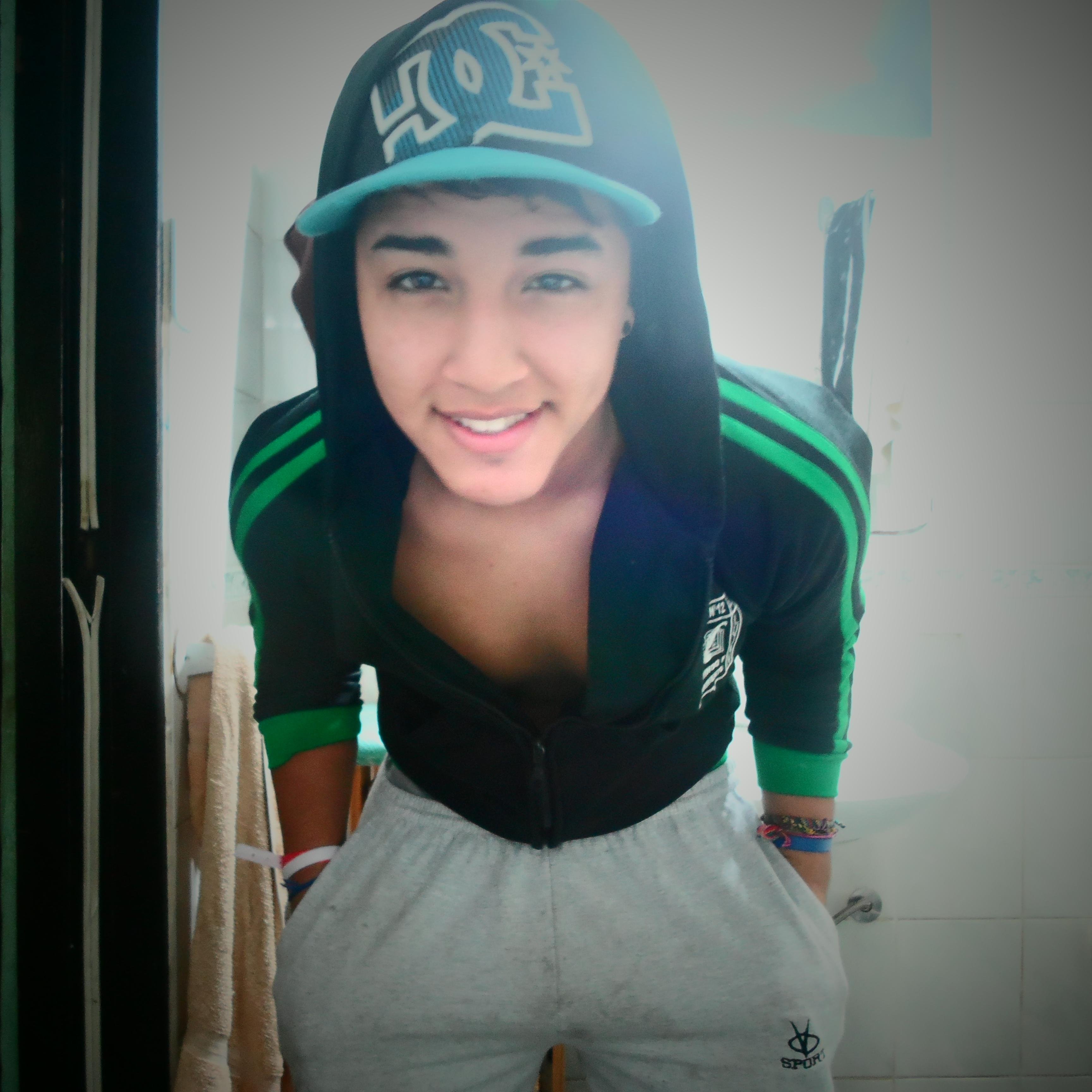EN EL PAREDON FUMO PORRO POR TU AMOR ♫