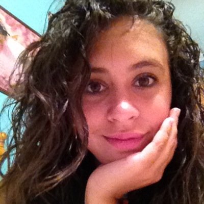 Estudiante de GADE. Sonríe, eso confunde a las personas. Los barrios.