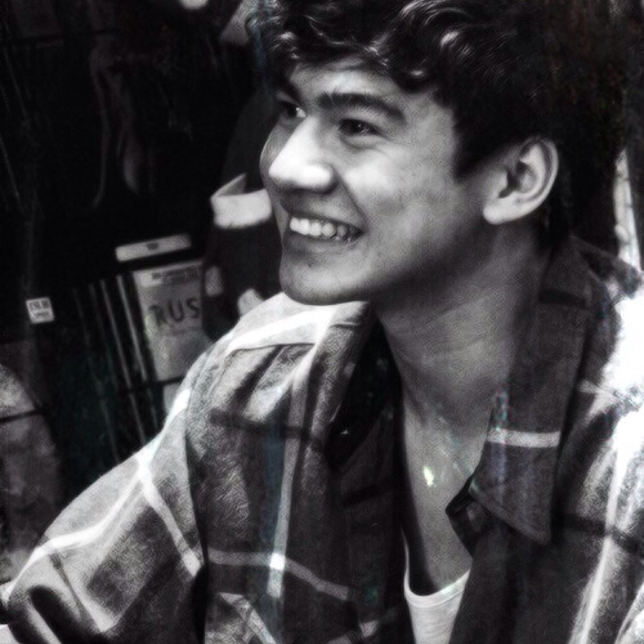 Hiii! This is a free follow from @getsomehood you should follow her and ask for a follow back if you want to❤️