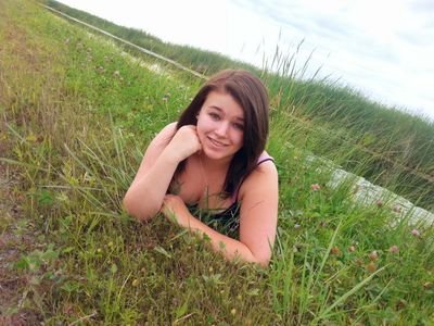 ~Kissimity Kuehn-Rehwinkel~
Birthday 
~02-08-1997~
Daughter
~Paisley Marie Kuehn 05-28-14~
Engaged❤
~Joseph Nathanial Hewitt 03-14-14~