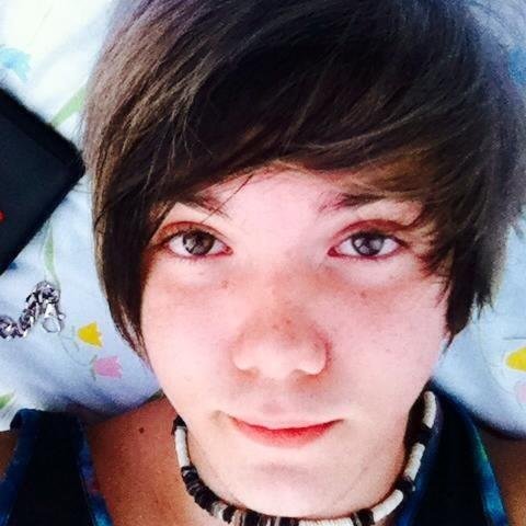 in a relationship with @kle8554 cx|#nolife#killmeplease#music ill slit your throat c;