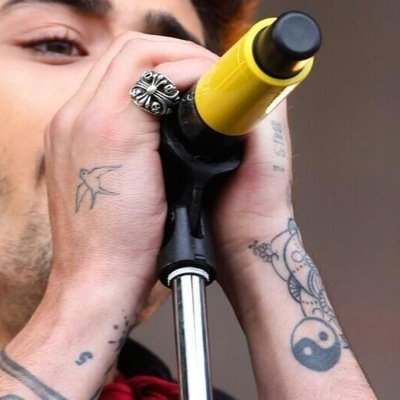Follow @caarmenha She loves 5sos| one direction| harry potter please, this is a free follow so follow @caarmenha or i unfollow☝️