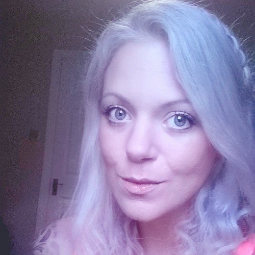 Unprofessional artist / unprofessional writer / unprofessional single mum :)
