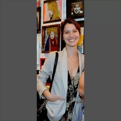 Laura ? siim , sou jornalista , batalhadora cuido dos meus irmãos #Gustavo e #Beatriz e meu avó #Vicente , sou noiva de #Marcos  vem ai ( #AltoAstral )