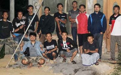 dunia ini tak selebar daun kelor
