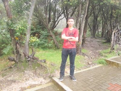 selalu mencoba tersenyum disaat keadaan apapun :-)