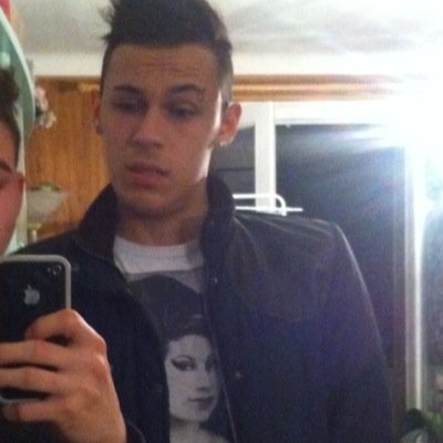 Follow mon premier compte @alexiishuston