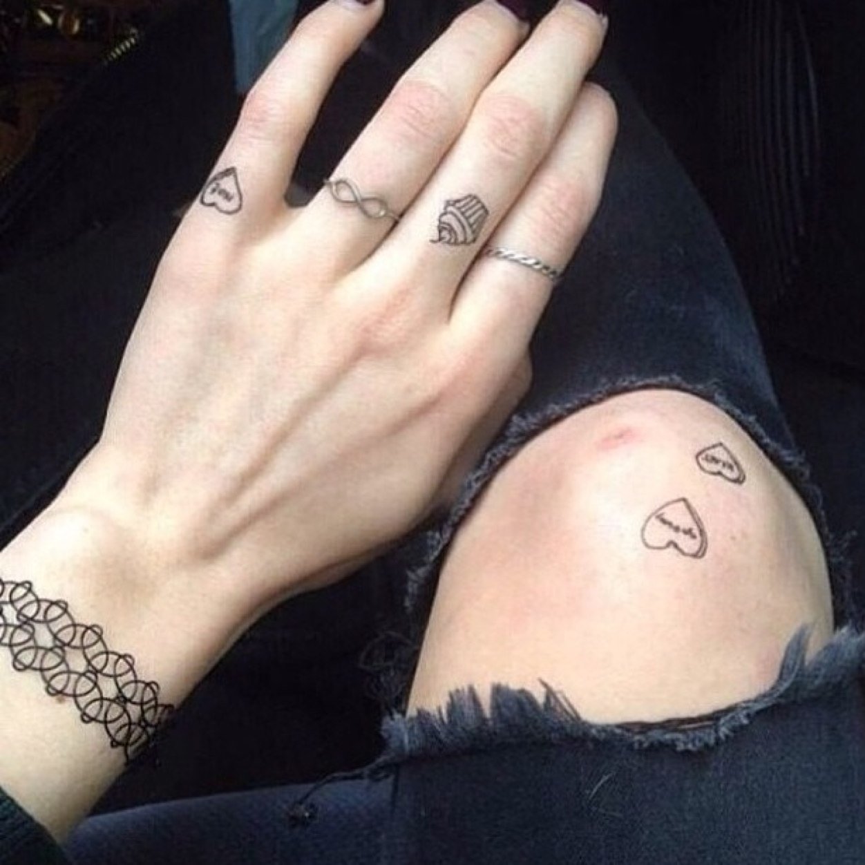 L0nelymoons_'s profile picture. ill never make it right, if you dont want me wrong.