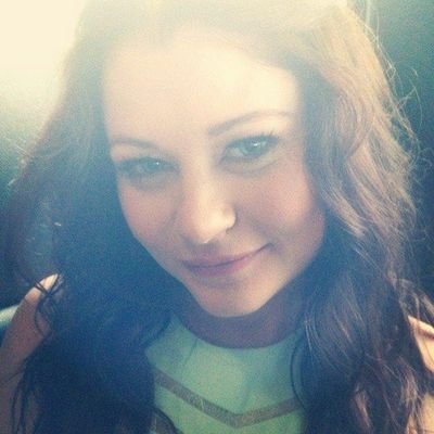 Club de fans oficial de @emiliederavin en España / Official fanclub of @emiliederavin in Spain! • Contact us: emiliederavinspain@hotmail.com