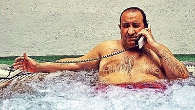 Afortunado en el juego, desafortunado en amores. Nosotros somos ricos y follamos. ¿Tu también quieres? ¡Siguenos!