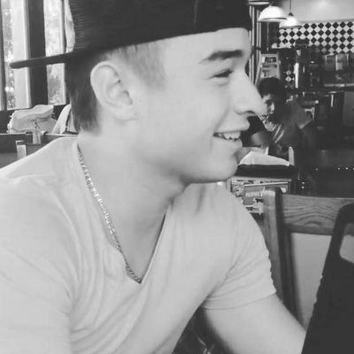 Un meserito de rosa que no te ve, te escanea♥| Un rapero regiomontano♥ #Adrry
Jerry me siguio el 4/7/13♥
         •Monterrey•