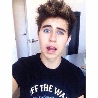 ForeverCashh's profile picture. 15 | My love for Nash Grier is bigger than Nicki Minaj's ass.
