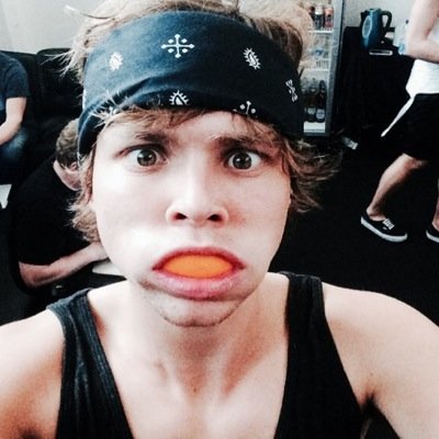 No matter how hard times get just remember that Ashton Irwin loves you~ @irwinscustody