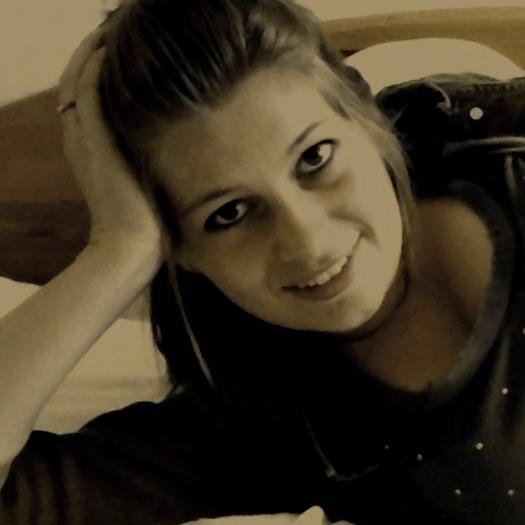 Music makes me smile, when I hear it , when I play it.♫ I live for my music and my music lives in me.♪ Music makes me thrill. ♥ #Musicislife #Juliana #Enjoy