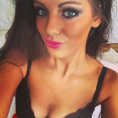 Instagram : hollieandersonx