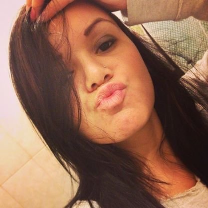 21 anos, cara de 16, humor de 60.