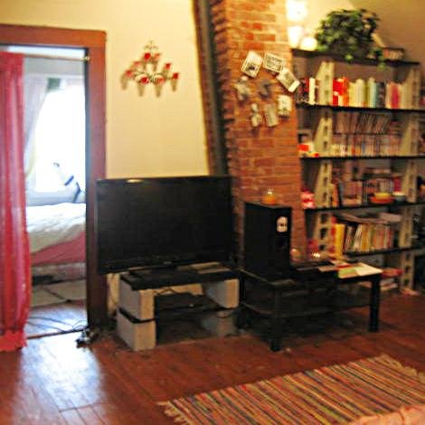 The Renter's Directory is a service designed to help local renters find just what they're looking for. From apartments to condos for seniors, we have it all!