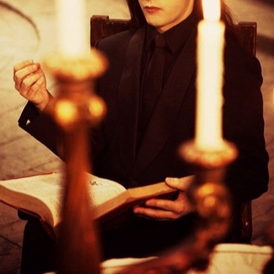One of the three leaders of the Volturi; The dominant coven of the Vampire world. Possessor of tactile telepathy.「RP - #EbbedEclipse - AU - 18+」