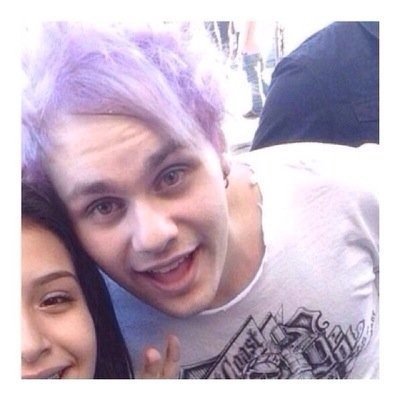 ur super rad so here's a free follow from @wanderIustluke ily ((follow me))