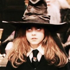 Não sou filha de Zeus mas te levo as alturas . #Gryffindor.