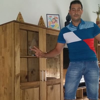 Javi_cuentame's profile picture. prefiero morir de pie luchando por aquello en lo que creo que de rodillas y derrotado.