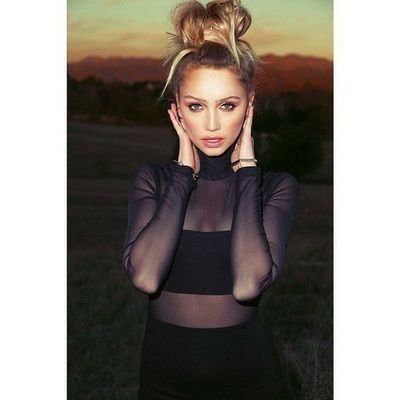 MonicaStyles14's profile picture. Heii!.... I'm from Romania ,I'm directioner .