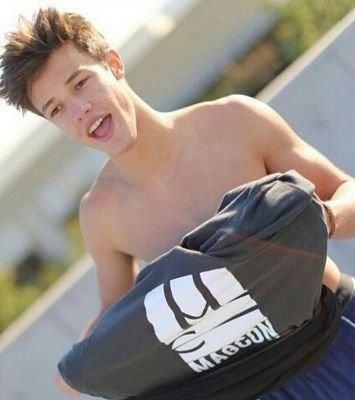 Cuenta dedicada a nuestro sexy americano Cameron Dallas// You never know if he saw one of your tweets, and made him smile //~we love you Cam~ //Püma //MAGCON
