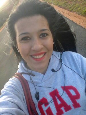 '' por favor, espalhe amor, porque de dor e sofrimento, o mundo já está cheio :)