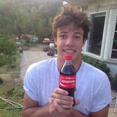 camscashh's profile picture. Follow @tomuchgrace because she just gave you a free follow✌️