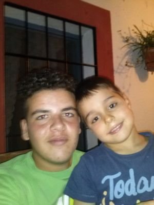 Estudiante universitario. El baile, la música y el cachondeo, son mis puntos débiles. Soy 0,0 ;)