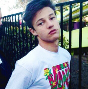 // follow her please: @andreascuddle \\