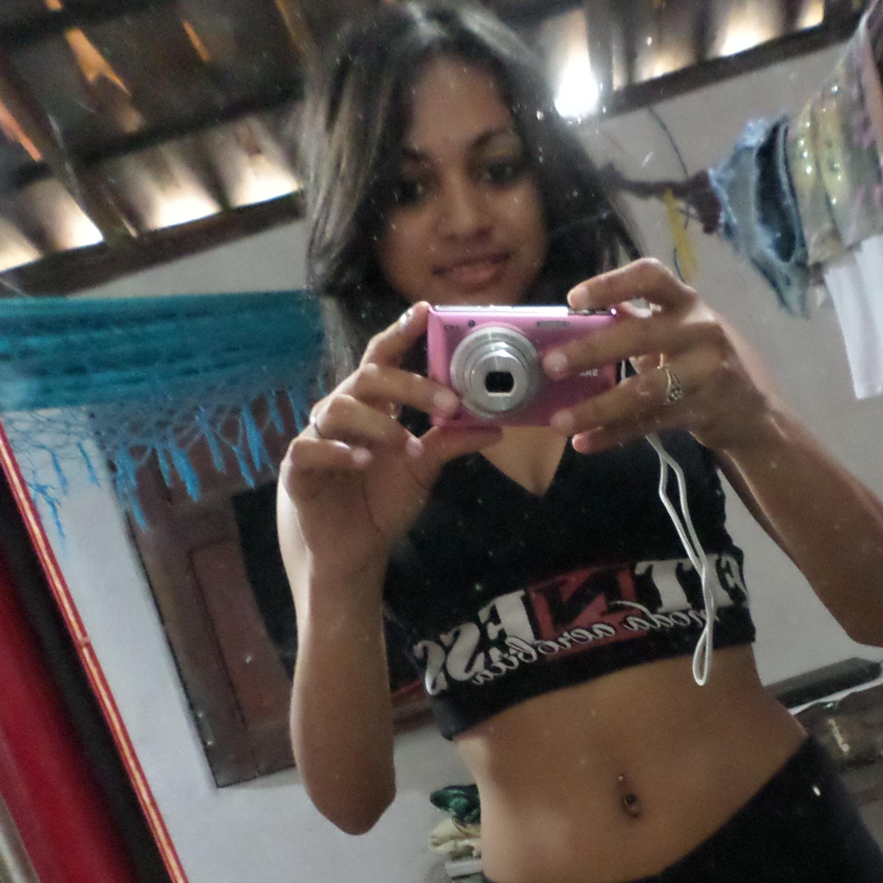 20 anos, flamenguista, adoro me divertir em festas..