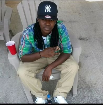 laid back in my own lane. worry bout self