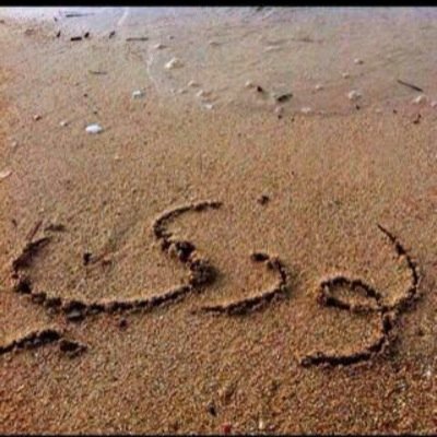 ماأحب أعرض صوري في المفضلة ، من الاخر اللي اسوي له فلو هو بس اللي يقدر يشوفها ..