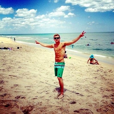 19 years from UK / I work & live in Amsterdam freerunning + gymanstic + Muslim