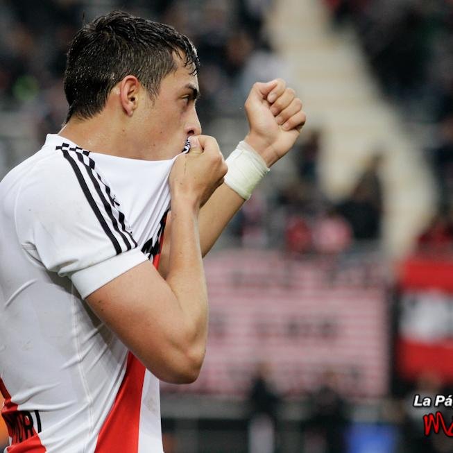 UNA EXCELENTE PERSONA, ESO DICEN, DE BUEN HUMOR , DOCENTE, DOY CLASES DE MATEMÁTICA E INGLÉS, HINCHA FANÁTICO DEL MÁS GRANDE, RIVER PLATE. SEGUIME Y TE SIGO.