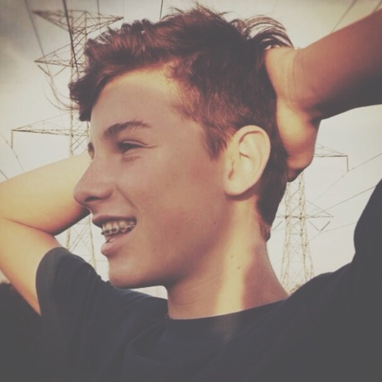 congrats on your shawn follow! -@peacemendes