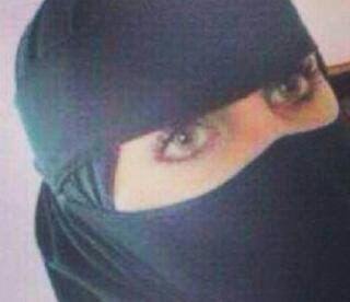 خلك علئ كيفك وسولف مع الناس، لاتلتفت يمي ليا صرت مغرور، قد قلت لك كلمه من الراس لراس، ياخي تراء منت علي بمجبور،