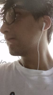 de mente abierta y corazon cerrado, amante de la musica y esclavo de mi vida