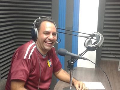 Lic: Relaciones Industriales. Universidad de Carabobo, Locutor NRO 32766 Certificado en la UCV. Presto servicios a Radio La Voz de Morón 93.5FM, LA DIFERENCIA.