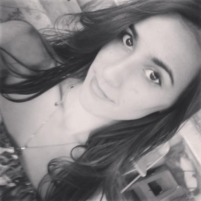 17 anos.. Eu amo DEUS, minha família e amigos. Sou Atleticana, feliz e uma fã paranoica de Johnny Depp.