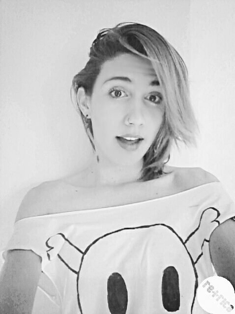 Dama que canta, encanta e tá ligada na cena ☜♪