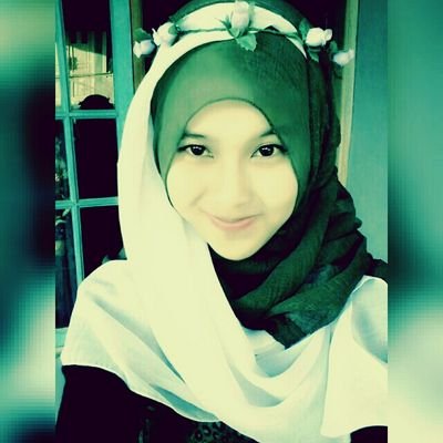 Mencintaimu adalah perkara ganjil, oleh sebab itu kehadiranmu menggenapkan. °\(^▿^)/° ♡rizal @rzlngr