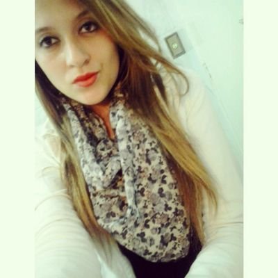 16 anos, pisciana , bipolar, ciumenta, insegura , romântica, chorona, mandona, orgulhosa, irônica, sonhadora ,exagerada & CORINTHIANA   :)) ~