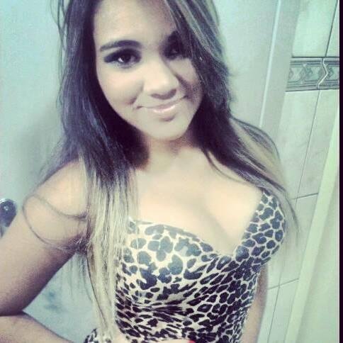 Vixiii...'
Moorenaa, Gaucha, Colorada, Estudante, 17 Aninhoos u.u .. :D
ee adoro um proibido *-*